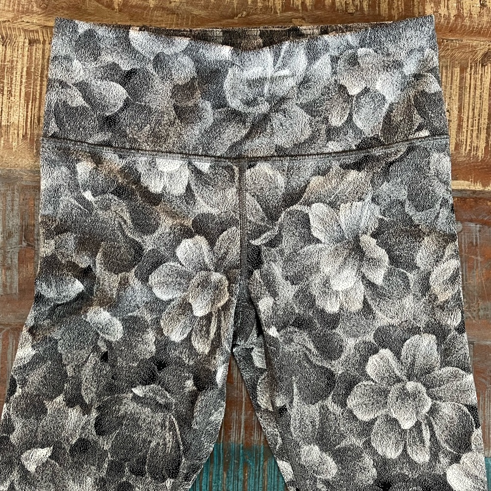 ATHLETA Elation Textured Tight, Bland and White Flora - Picture 5 of 7